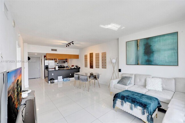 Building Photo - 1750 N Bayshore Dr