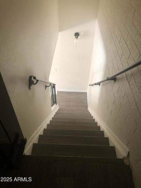 Building Photo - 2 Story Townhouse,  3 Bedroom, 1 Bathroom,...