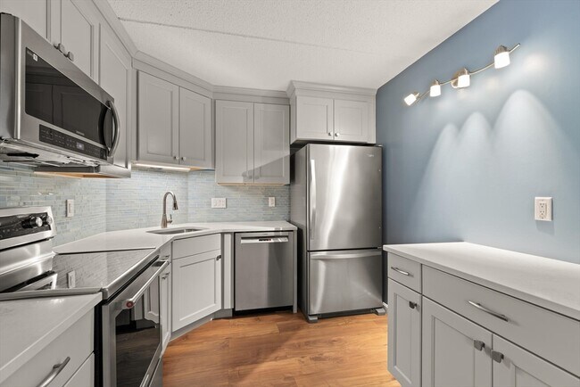 Building Photo - 289 Elm St