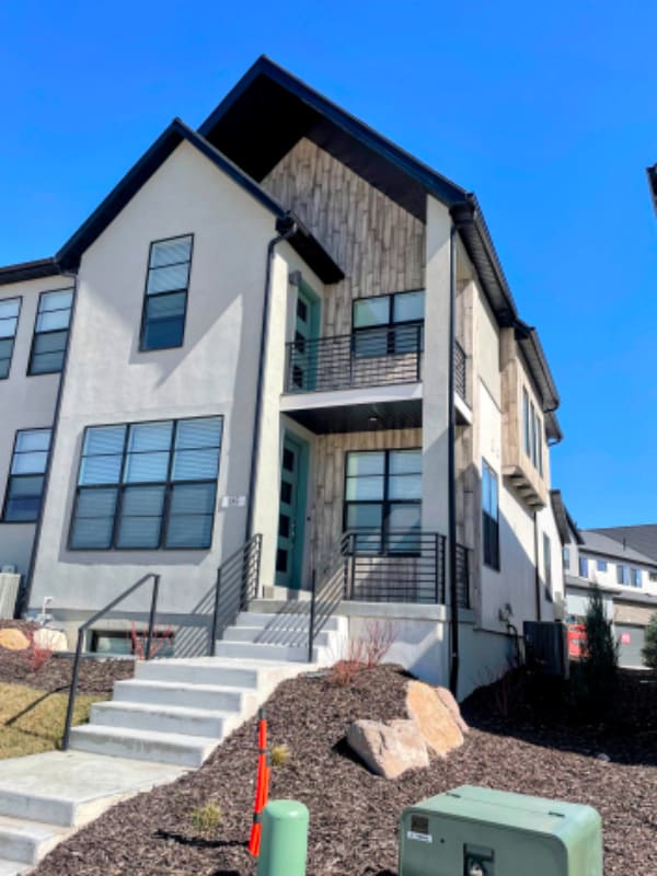 Primary Photo - 175 E Lamotte Peak Ln