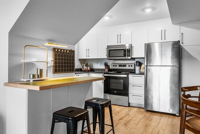 Building Photo - Cozy 2B/1B Unit A I Near Gonzaga/WSU/EWU & 5 Hospitals I Pet Friendly (Furnished)