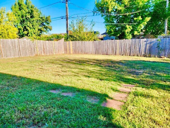 Building Photo - Beautifully Updated 3 Bedroom, 2 Bath Home...