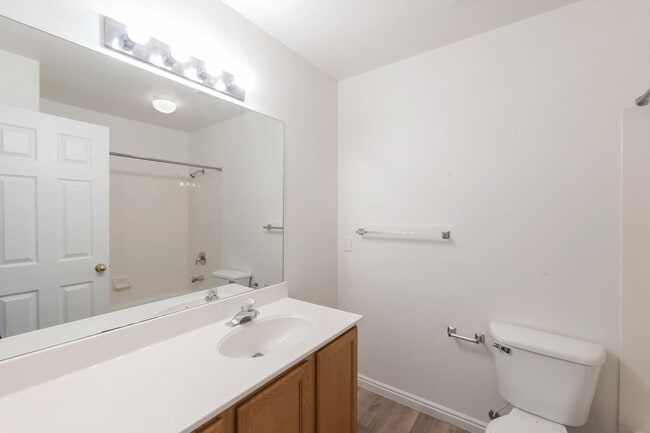 Building Photo - Peaceful Provo Row End Townhome