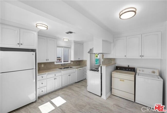 Building Photo - 1021 N Frederic St