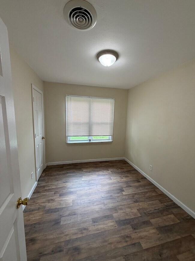 Building Photo - Move in Ready