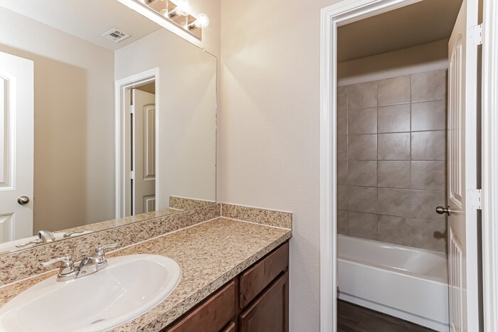 Building Photo - 1415 Kinglet Dr