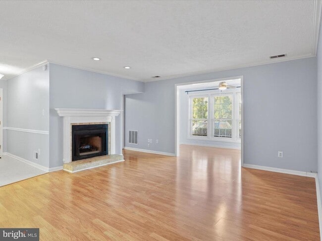 Building Photo - 10064 Oakton Terrace Rd
