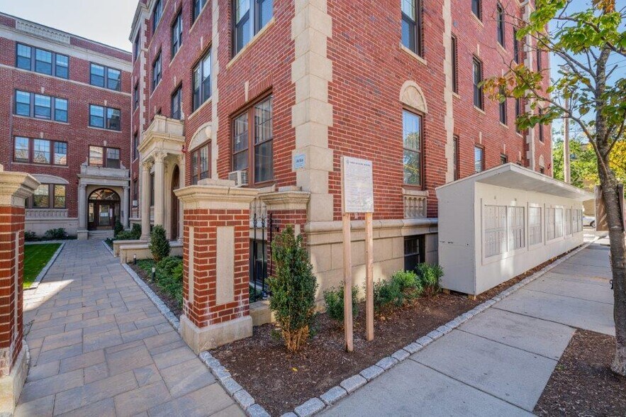 Building Photo - 19 Forest St