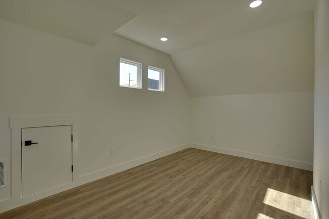 Building Photo - 108 Cardinal Wds