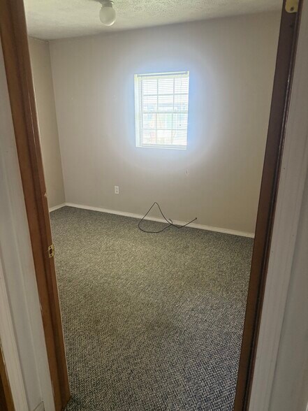 Building Photo - 420 S Stratton St