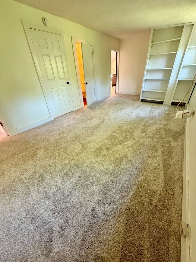Building Photo - Inglewood 1 Bedroom Upstairs Apartment $11...