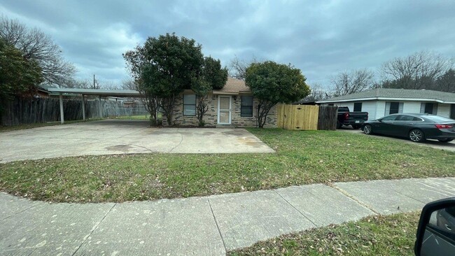 Primary Photo - 121 San Saba Ave