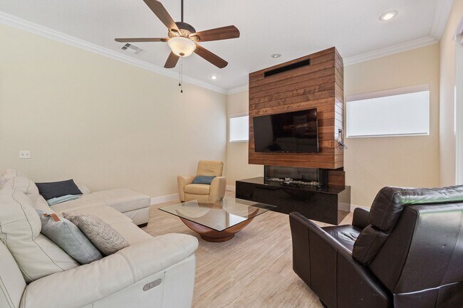 Building Photo - Beautiful 3/3 Pool Home in Gated Community W/ Lake Access