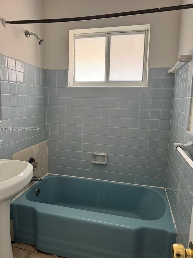 Building Photo - 730 NE 122nd St