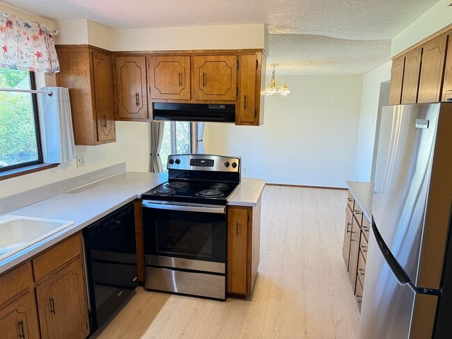 Building Photo - Well-kept house in desirable Thurston neighborhood!