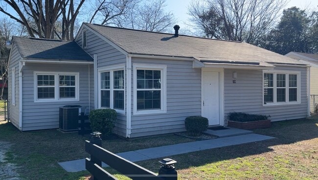 Primary Photo - 109 Sharyn Ln