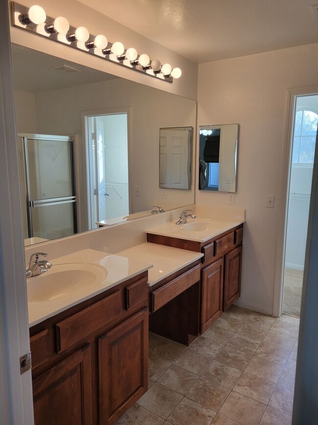 Building Photo - Stunning 3-story corner home in the NW 3 bed 3.5bath
