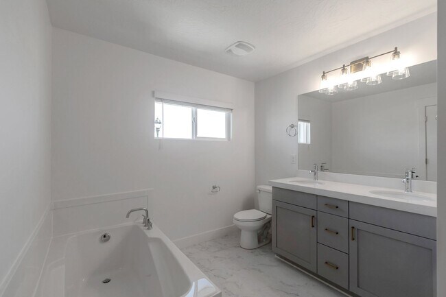 Building Photo - BRAND NEW - 3BD/2.5BTH/2GAR - SPANISH FORK
