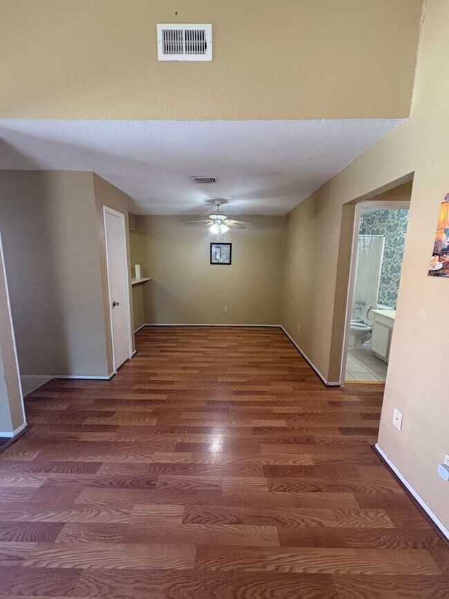 Building Photo - 10555 Turtlewood Ct