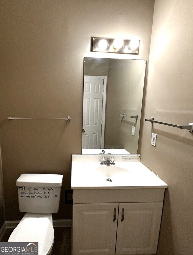 Building Photo - 4034 Robin Cir