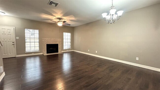 Building Photo - 17573 Red Oak Dr