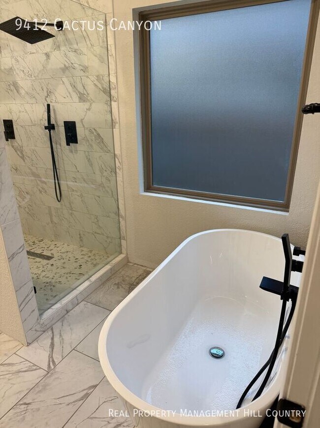 Building Photo - 9412 Cactus Canyon