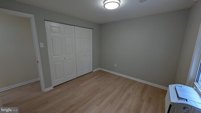 Building Photo - 5813 Shana Pl