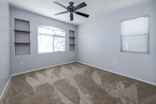 Building Photo - 4005 E Coolbrooke Dr