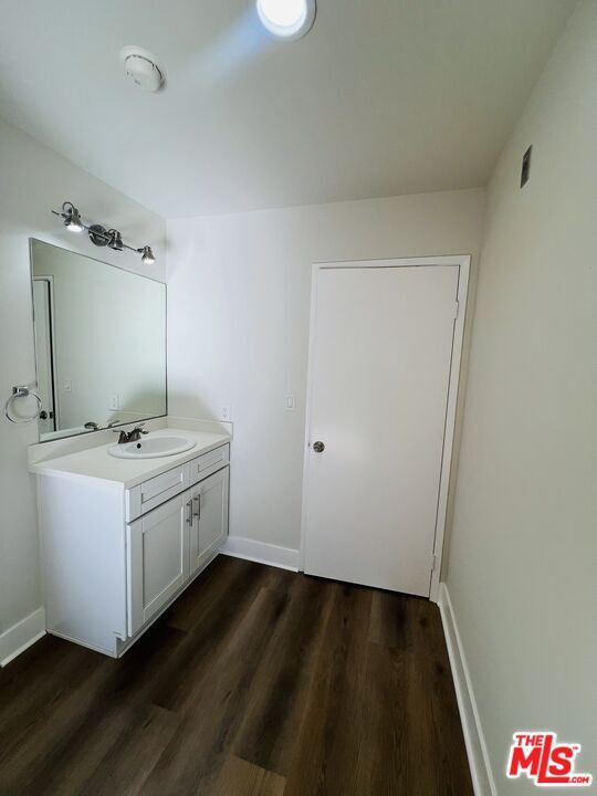 Building Photo - 11738 Mayfield Ave