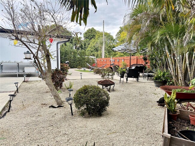 Building Photo - 3817 SW 33rd Ct