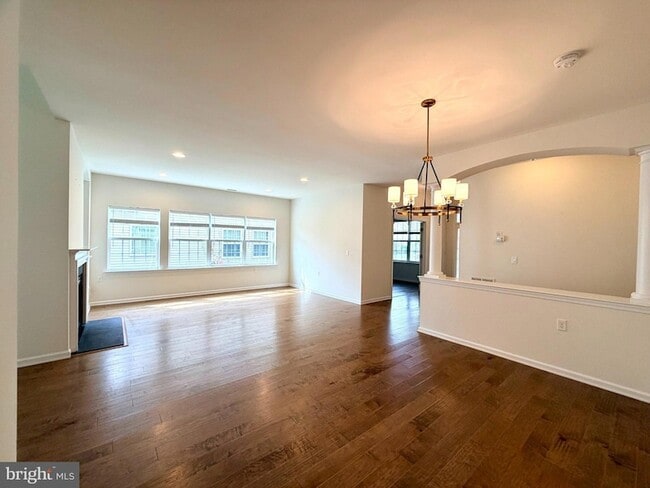 Building Photo - 37 Murano Dr