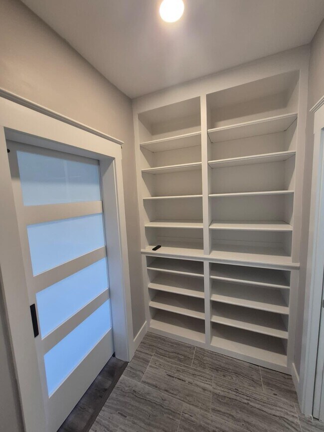 Building Photo - 344 Eastview Ct