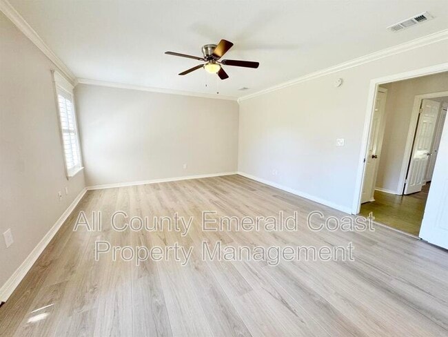 Building Photo - 710 Swan Ln