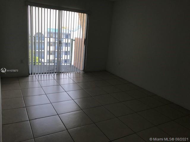 Building Photo - 9360 Fontainebleau Blvd