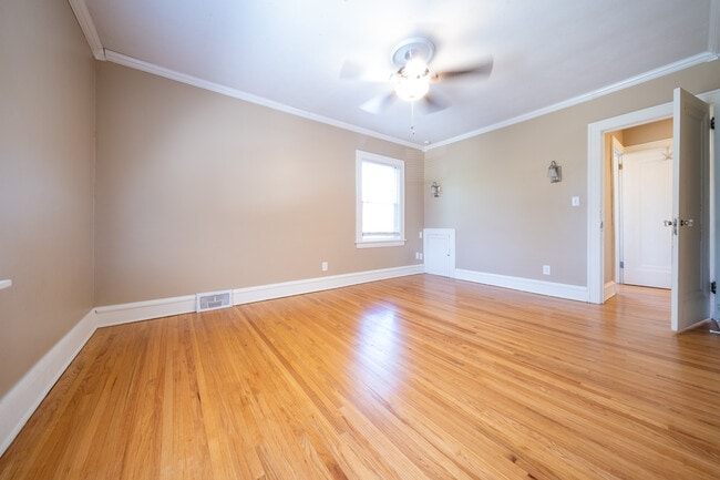 Building Photo - 2019 19th Ave NE