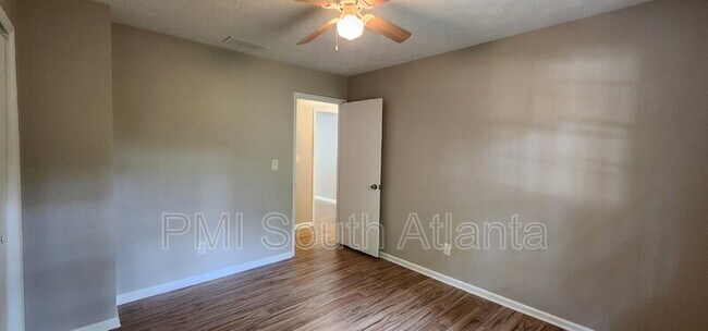 Building Photo - 834 Ridge Ave