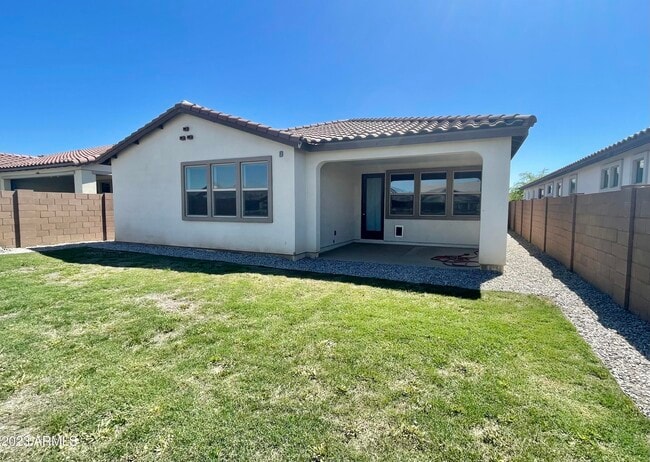 Building Photo - 20862 E Sparrow Dr