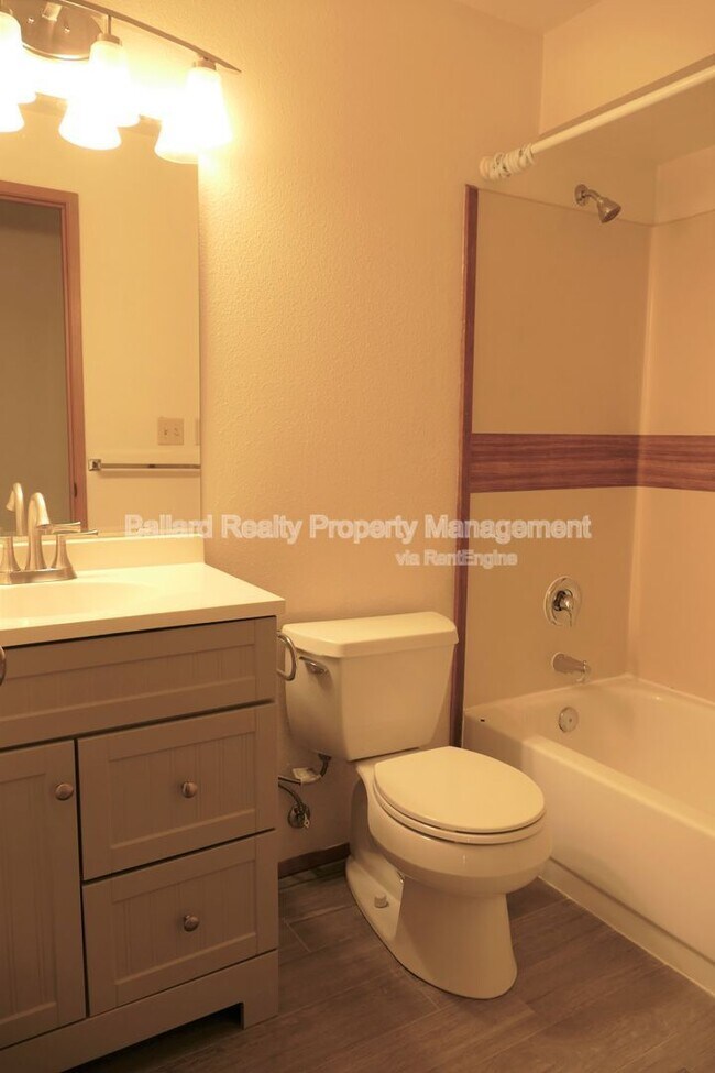 Building Photo - 12314 32nd Ave NE