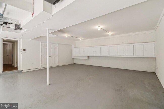 Building Photo - 3233 Ellicott St NW