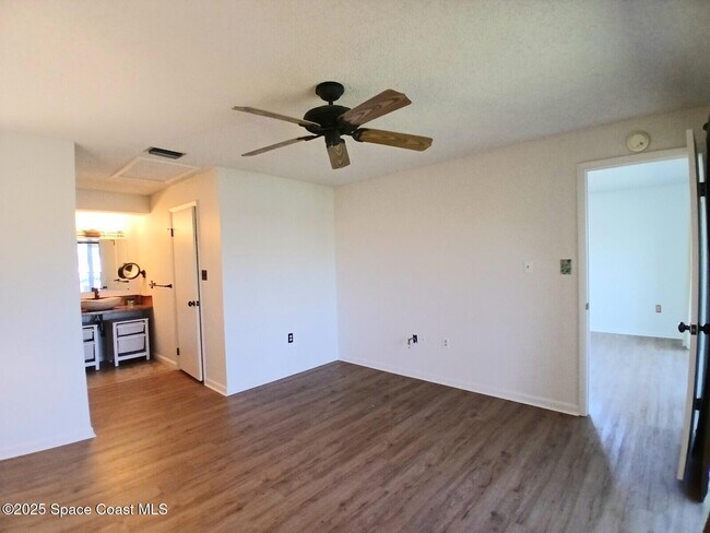 Building Photo - 325 S Banana River Blvd