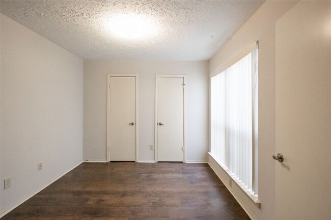 Building Photo - 2034 Creek Valley Ln