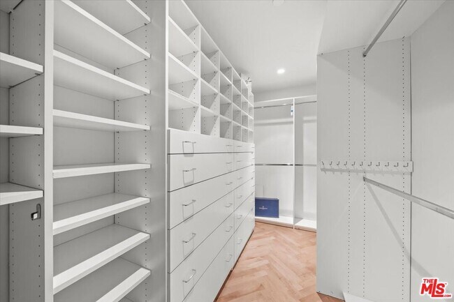 Building Photo - 300 N Swall Dr