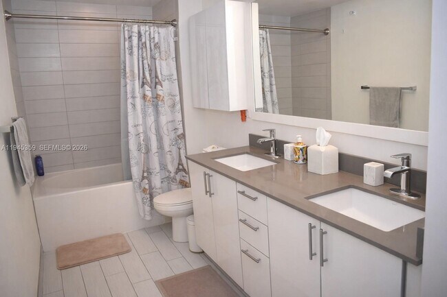 Building Photo - 999 SW 1st Ave