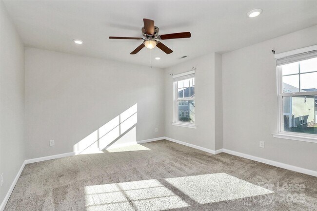 Building Photo - 646 Sagecroft Ln