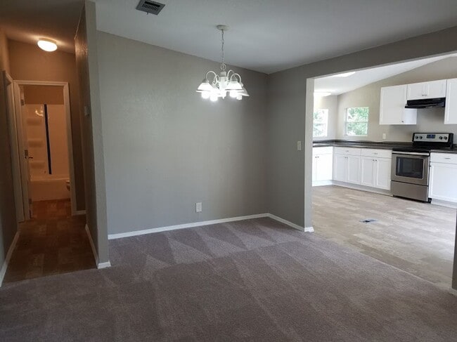 Building Photo - 3 Bed 2 Bath Bring your horses or livestock, the property is zoned agriculture