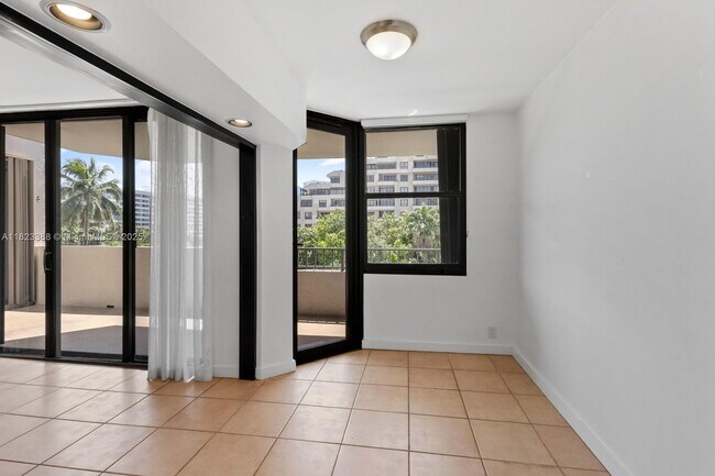 Building Photo - 161 Crandon Blvd