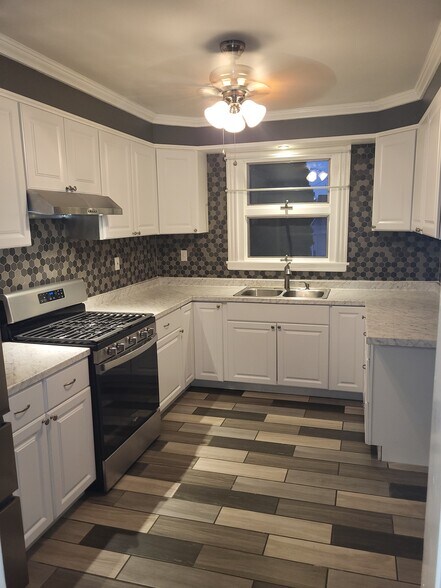 Kitchen1 - 15 Cliff St