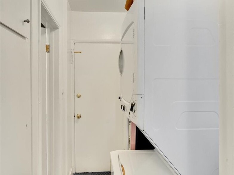 Private laundry room with newer washer/dryer - 4266 Troost Ave