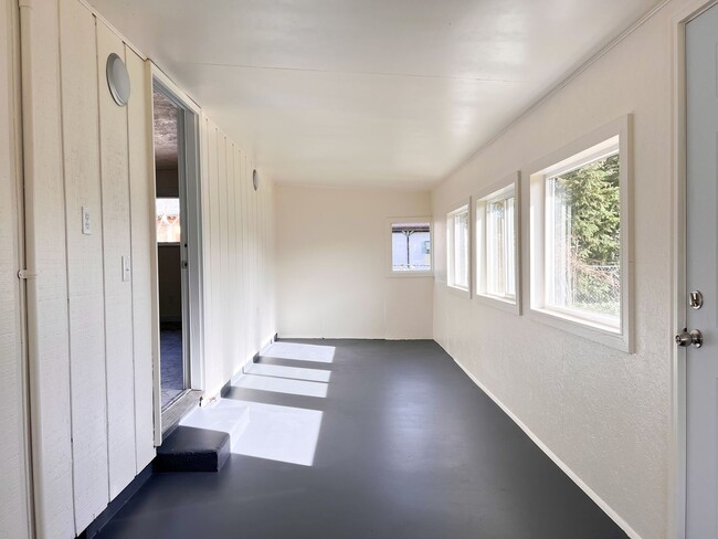 Building Photo - OWN937