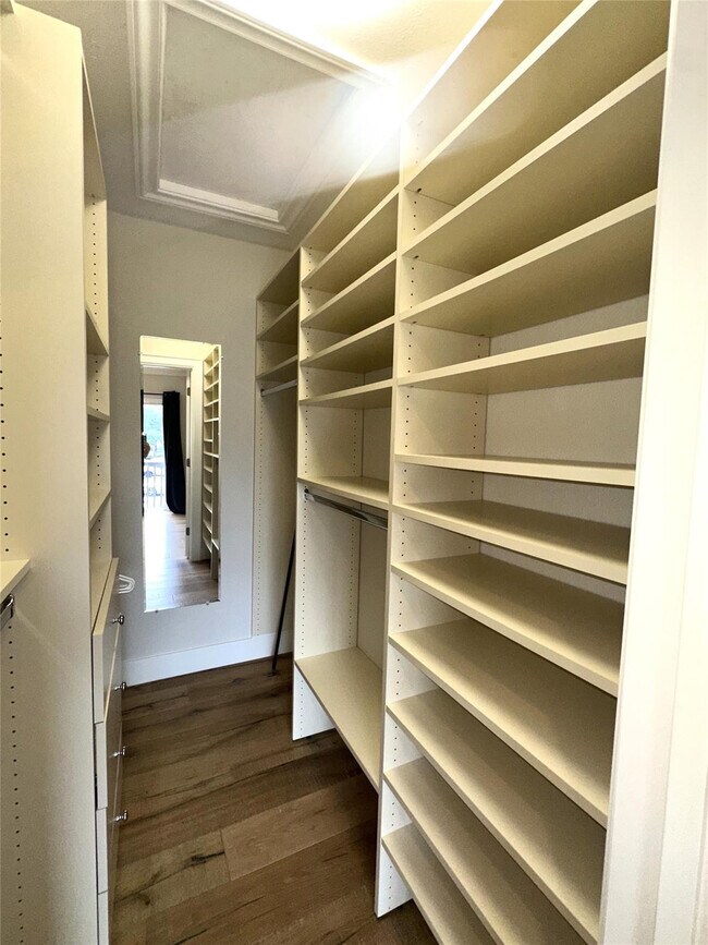 Building Photo - 1917 NE 3rd St